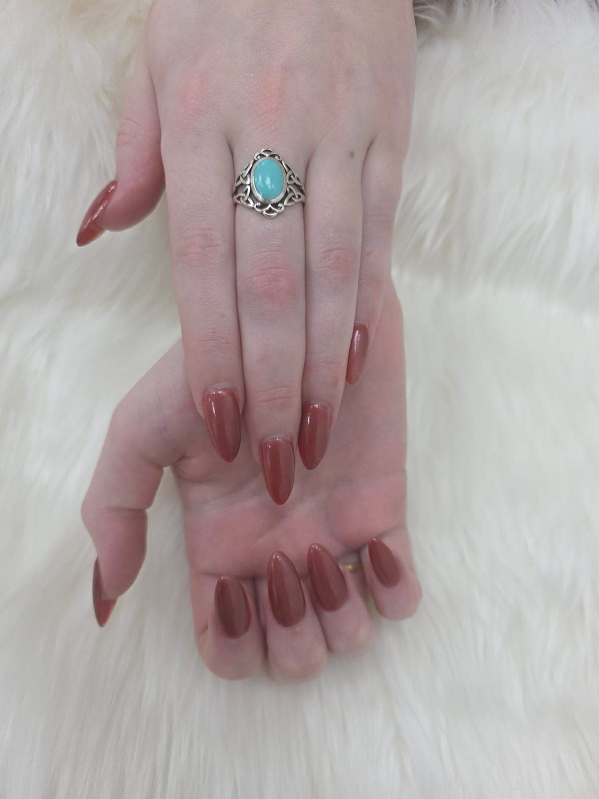 Short mauve almond nails