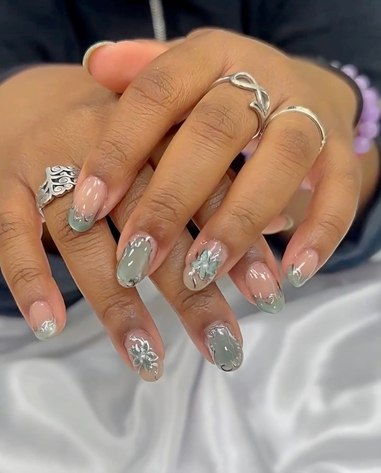 Short silver glitter nails