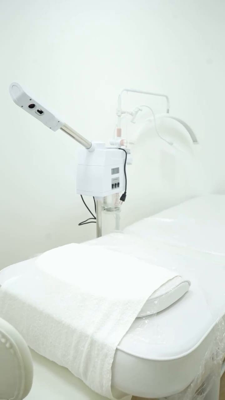 Facial bed and steamer in the treatment room